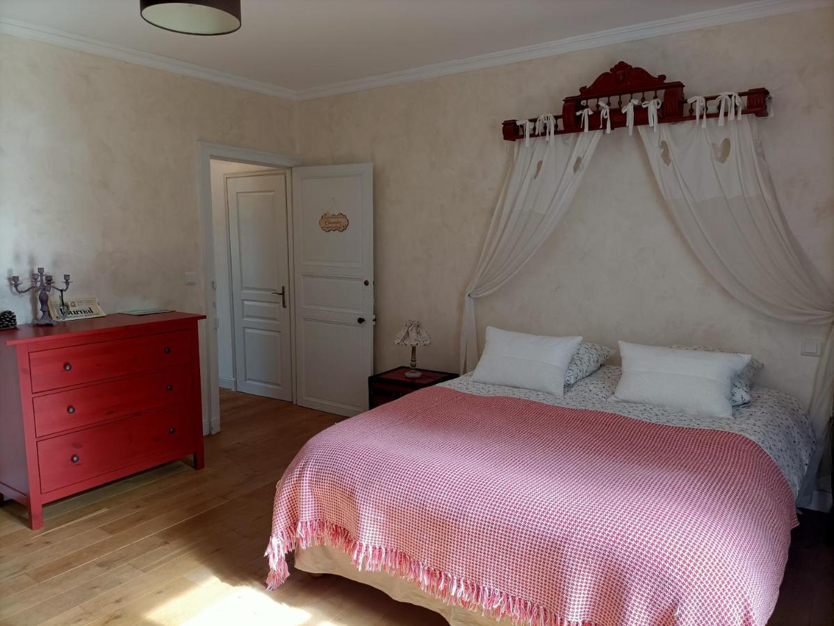 Bed and Breakfast Le Manoir "Aux Douves" Bazoges-en-Paillers Екстер'єр фото