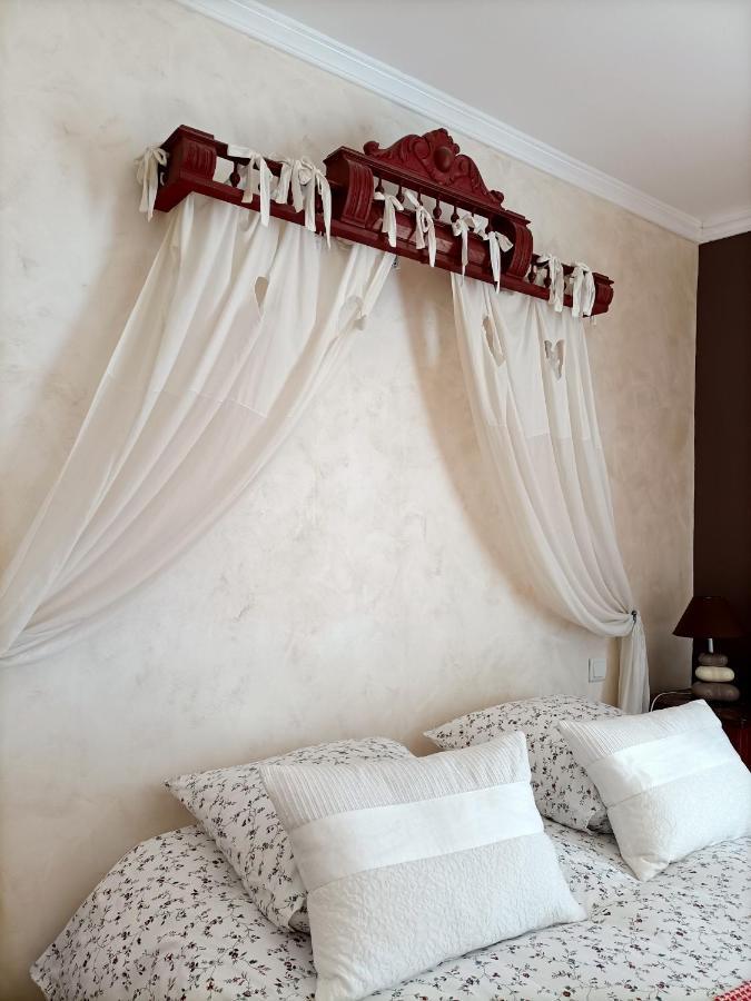 Bed and Breakfast Le Manoir "Aux Douves" Bazoges-en-Paillers Екстер'єр фото