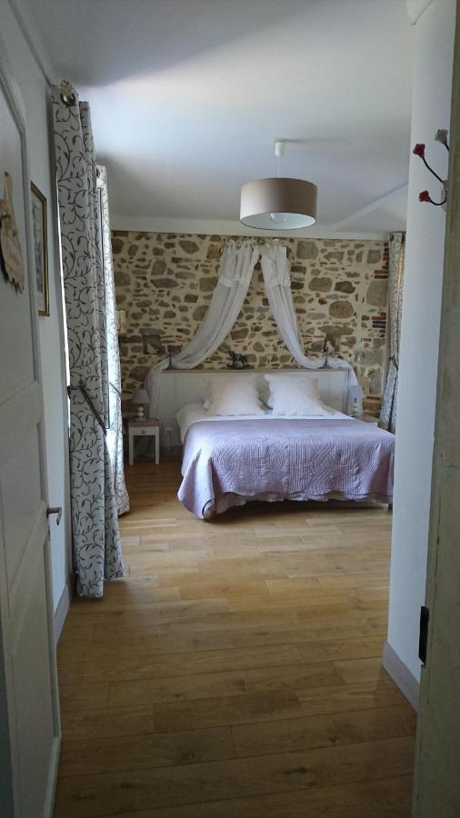Bed and Breakfast Le Manoir "Aux Douves" Bazoges-en-Paillers Екстер'єр фото