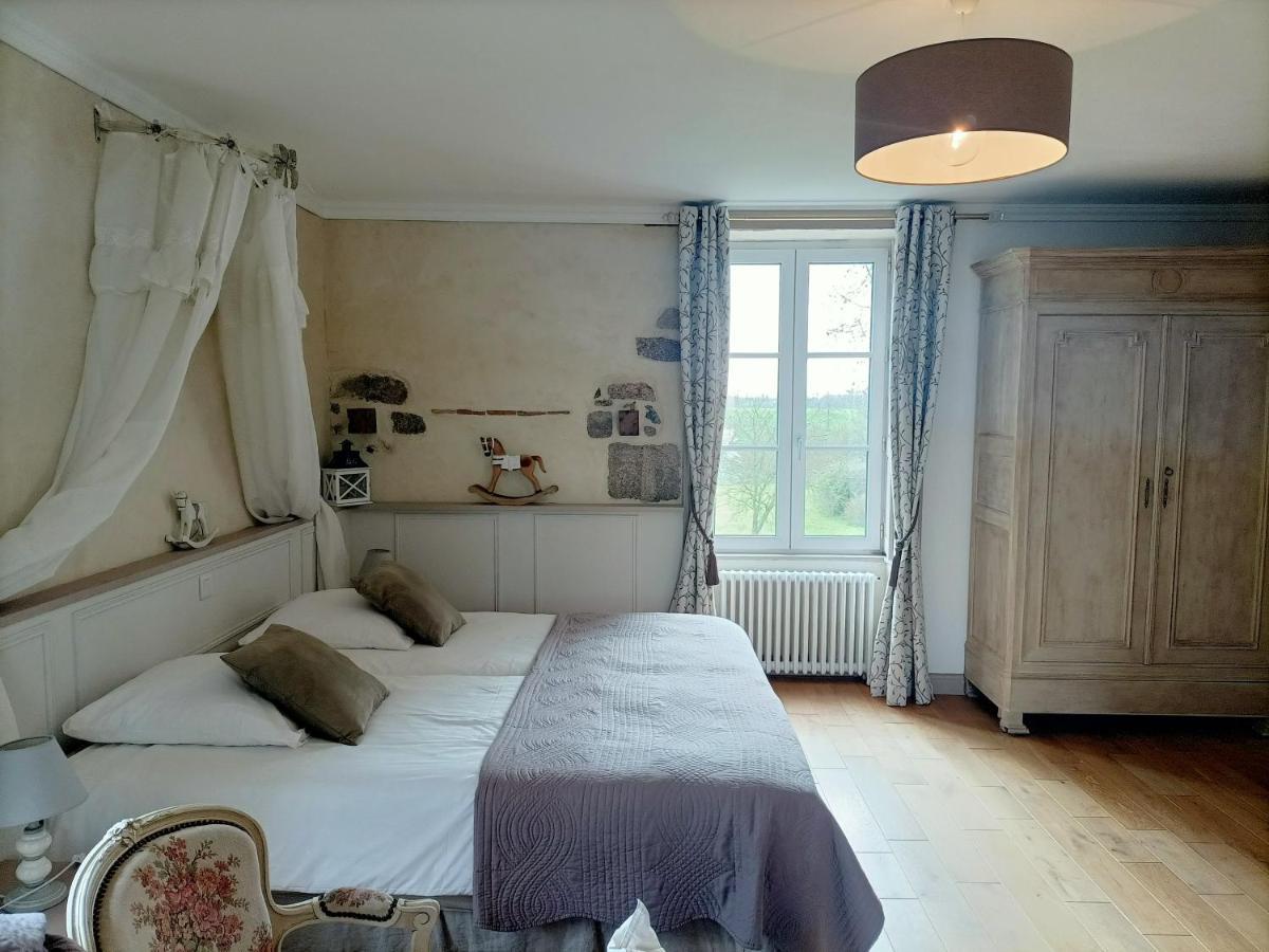 Bed and Breakfast Le Manoir "Aux Douves" Bazoges-en-Paillers Екстер'єр фото