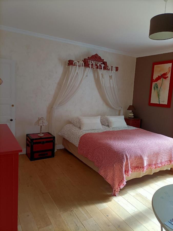 Bed and Breakfast Le Manoir "Aux Douves" Bazoges-en-Paillers Екстер'єр фото