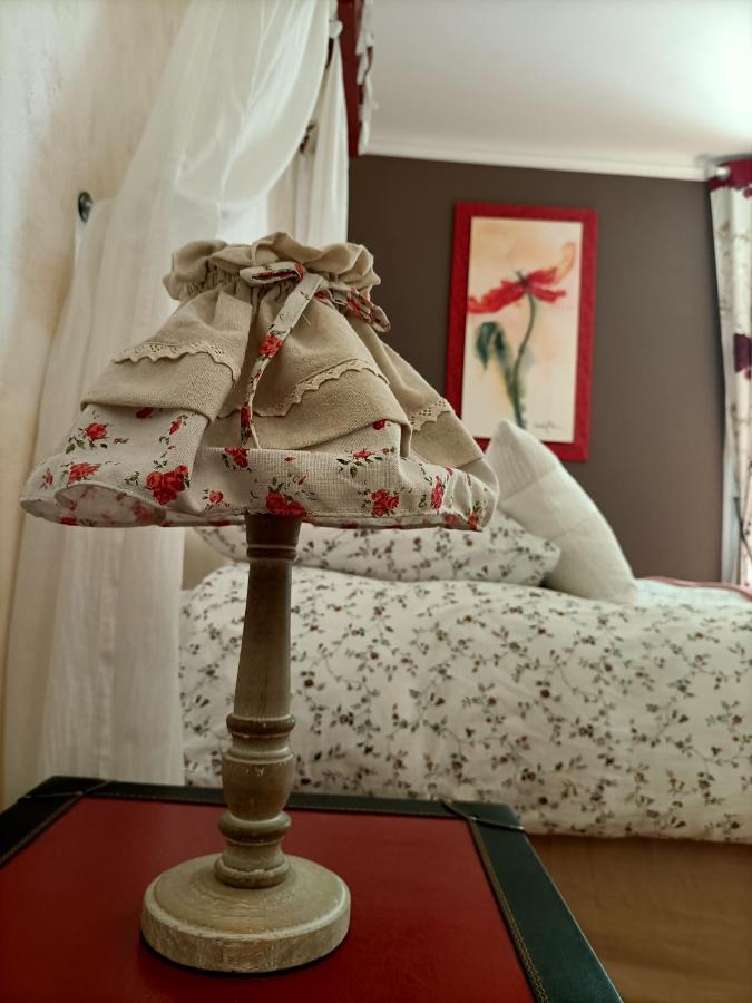 Bed and Breakfast Le Manoir "Aux Douves" Bazoges-en-Paillers Екстер'єр фото