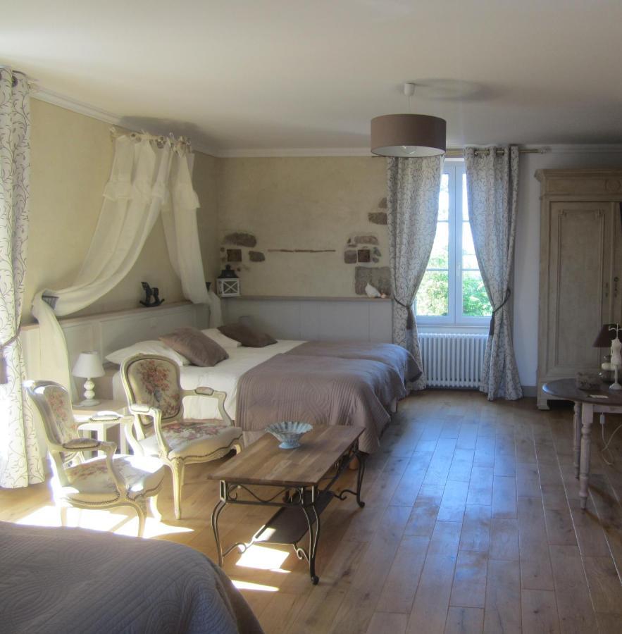 Bed and Breakfast Le Manoir "Aux Douves" Bazoges-en-Paillers Екстер'єр фото