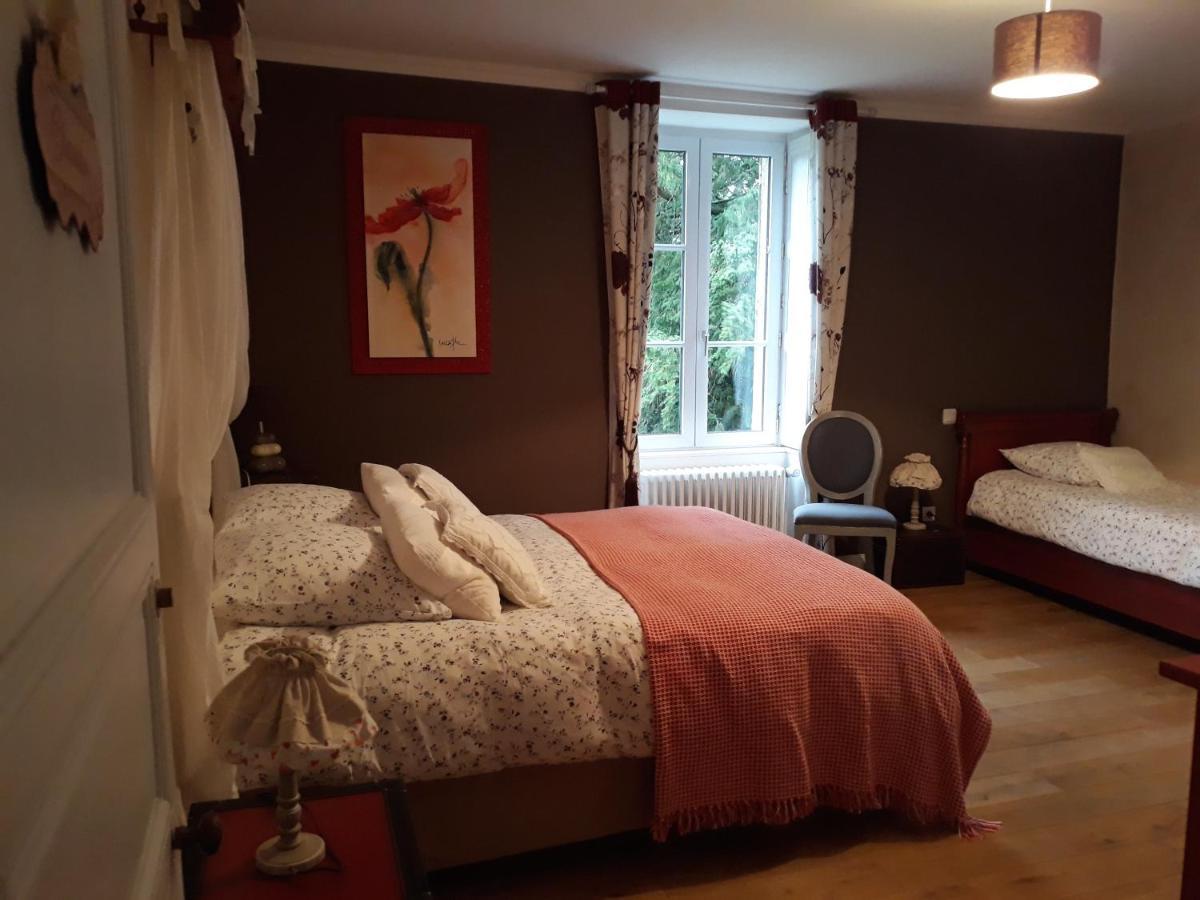 Bed and Breakfast Le Manoir "Aux Douves" Bazoges-en-Paillers Екстер'єр фото