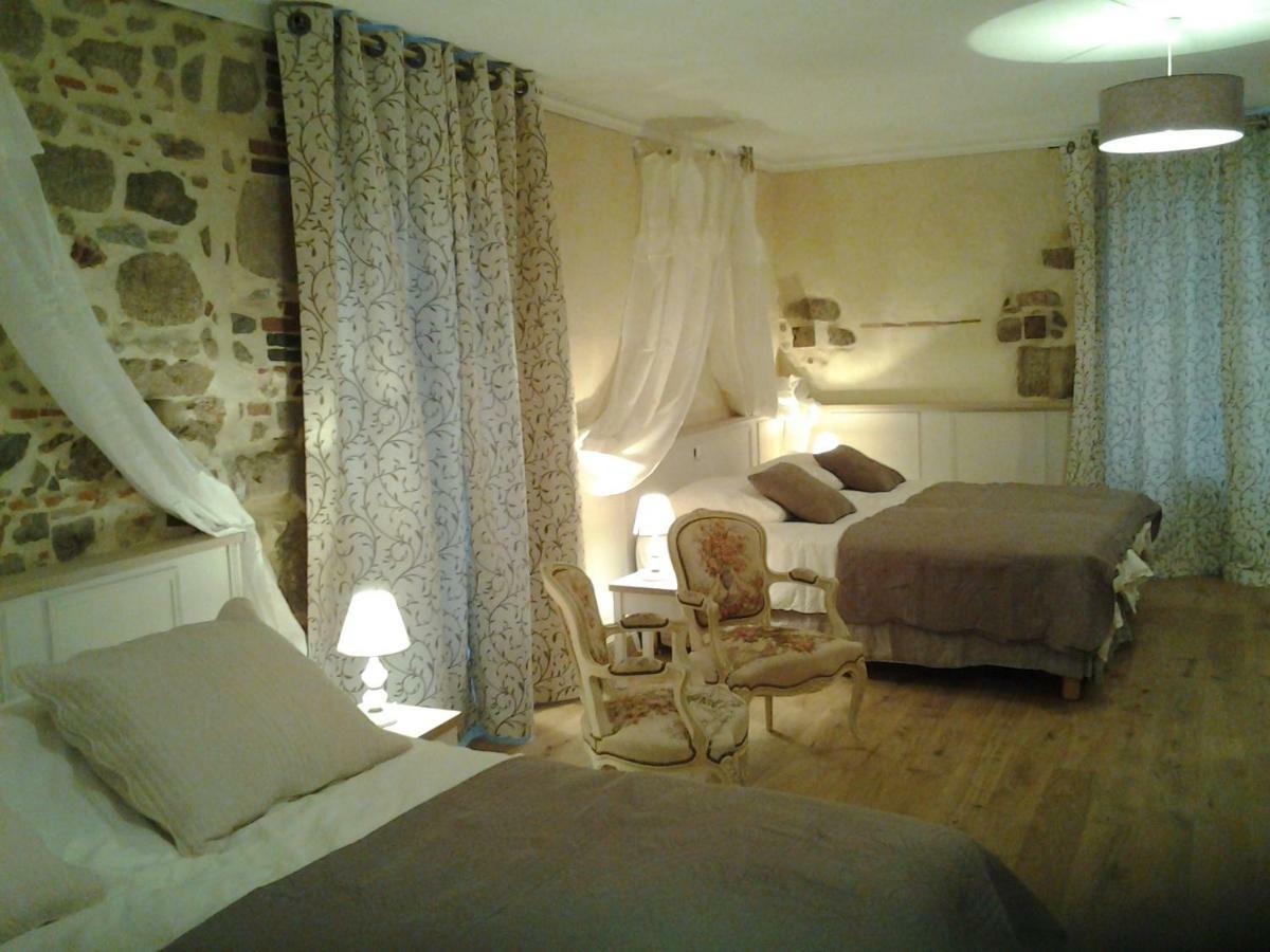 Bed and Breakfast Le Manoir "Aux Douves" Bazoges-en-Paillers Екстер'єр фото