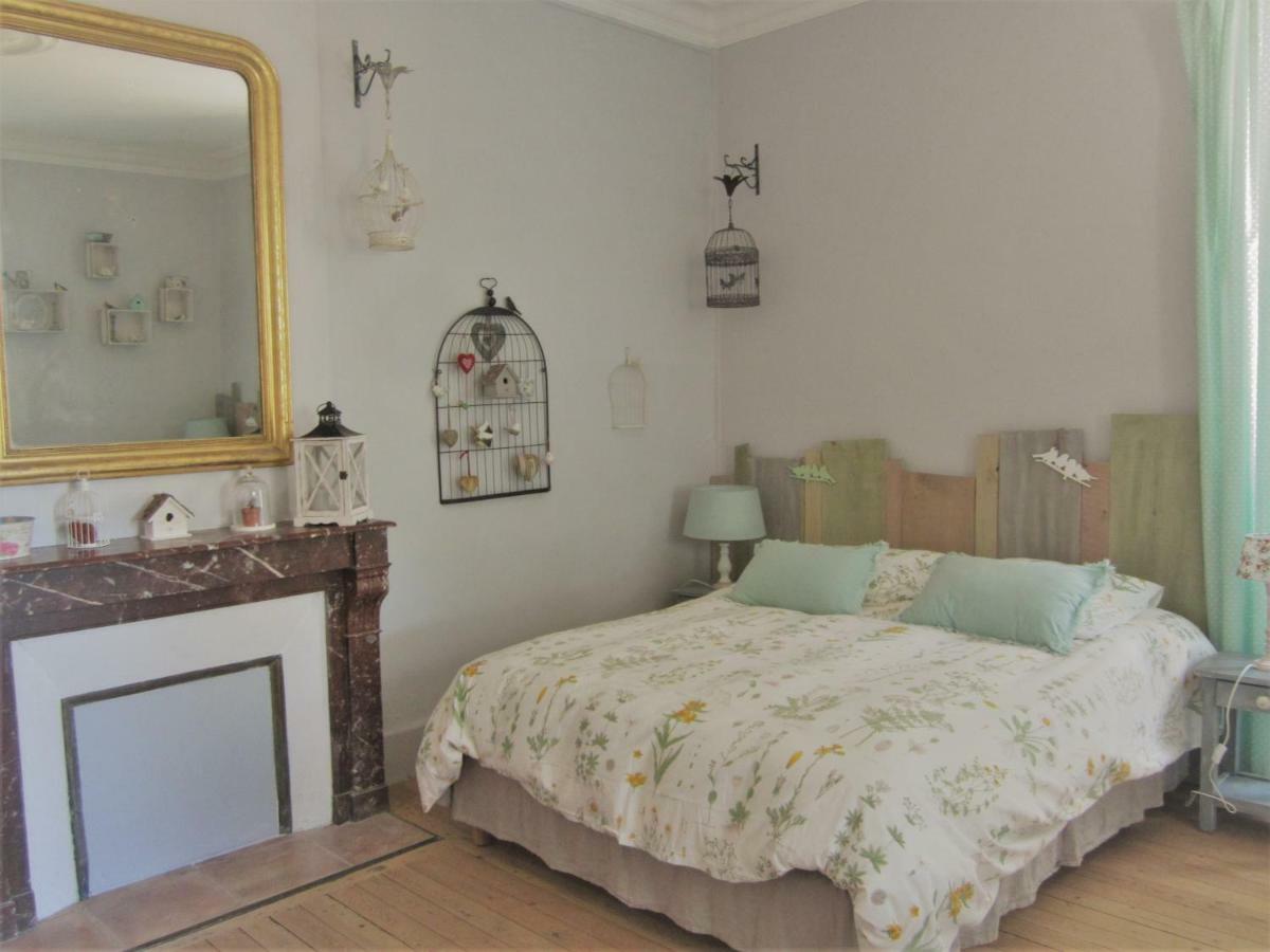 Bed and Breakfast Le Manoir "Aux Douves" Bazoges-en-Paillers Екстер'єр фото