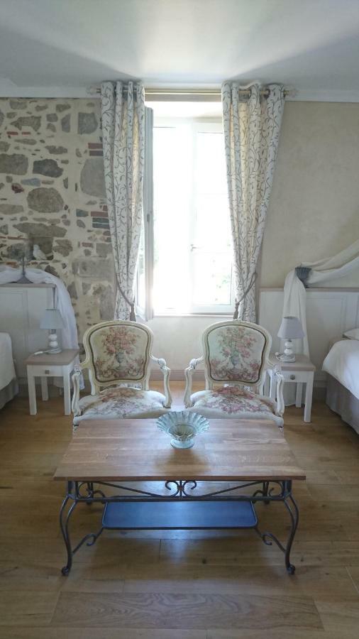 Bed and Breakfast Le Manoir "Aux Douves" Bazoges-en-Paillers Екстер'єр фото